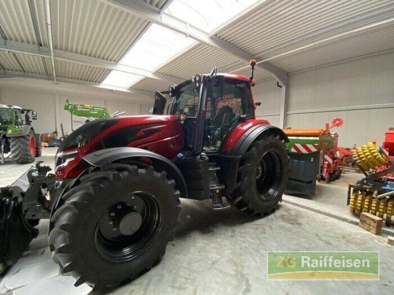 Valtra T235