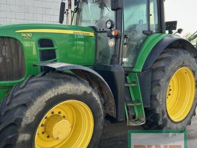 John Deere 7430