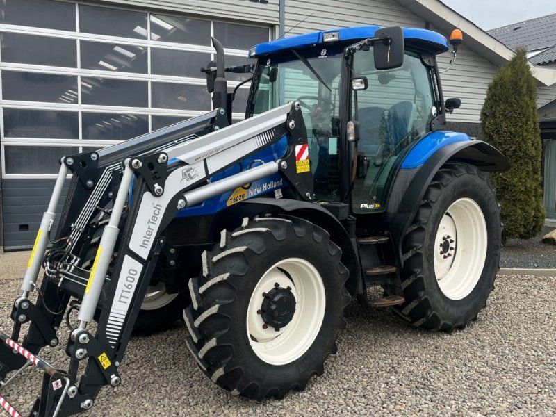 New Holland T6020 Plus, med frontlæsser