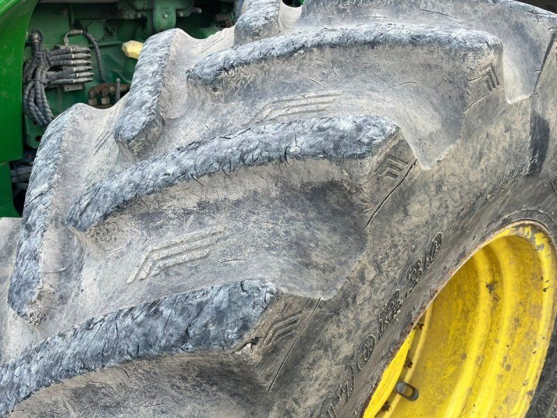 John Deere 8335R IVT-AutoPower med frontlift