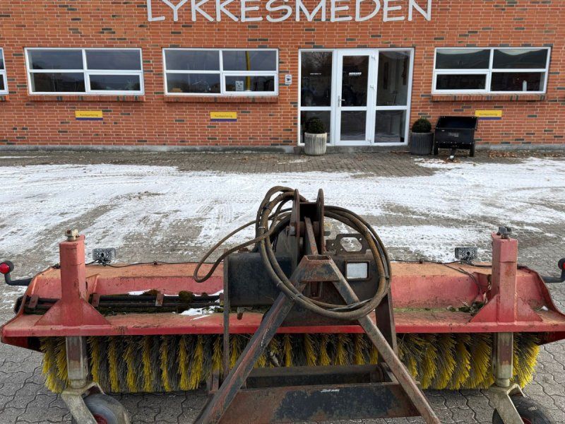 JST 250 cm. hydraulisk kost