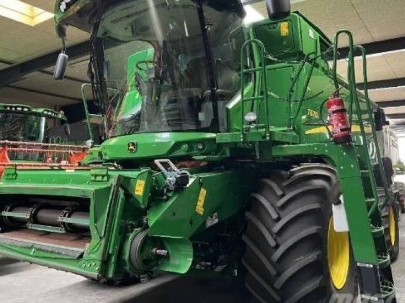John Deere T670