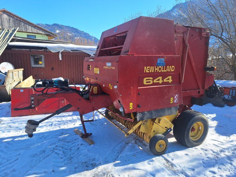 New Holland 644 Variable Gurtenpresse