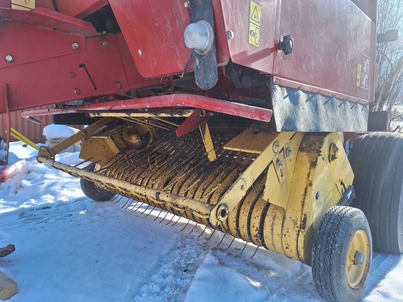 New Holland 644 Variable Gurtenpresse