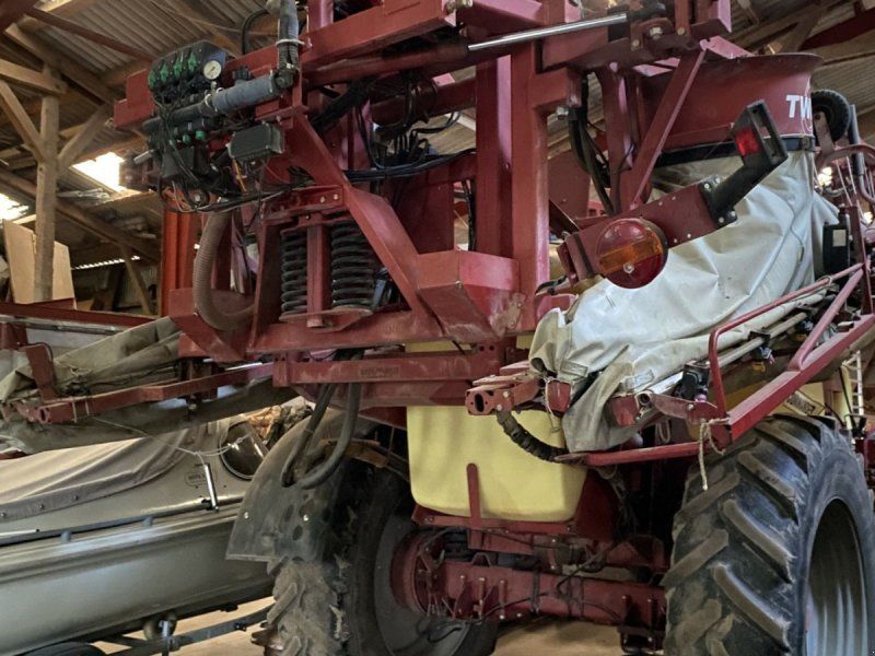 Hardi Commander 4200 med luft. Sprøjten er synes i 2025.