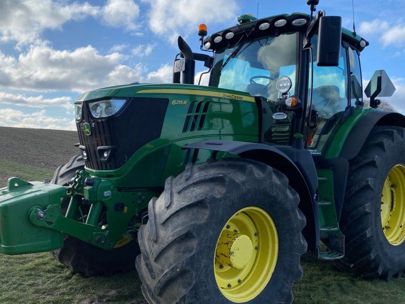John Deere 6215R