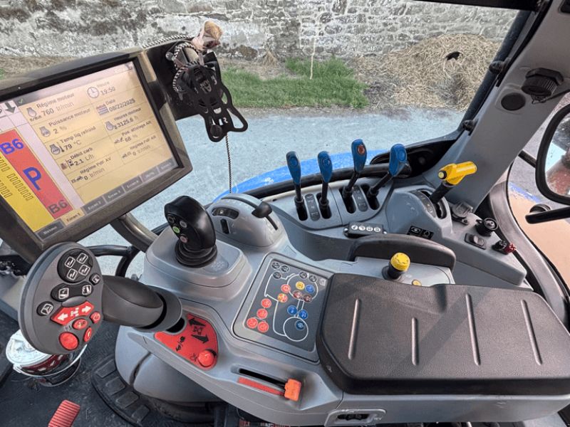 New Holland T6.180 DYNAMIC COMMAND
