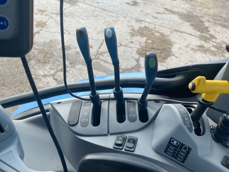 New Holland T5.120 DYNAMIC COMMAND