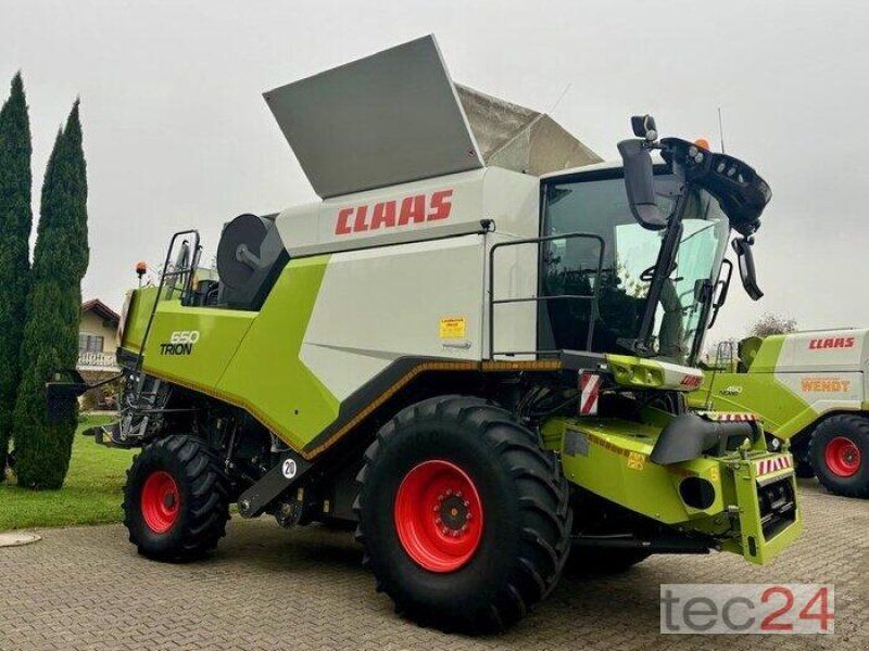 Claas Trion 650 mit Schneidwerk