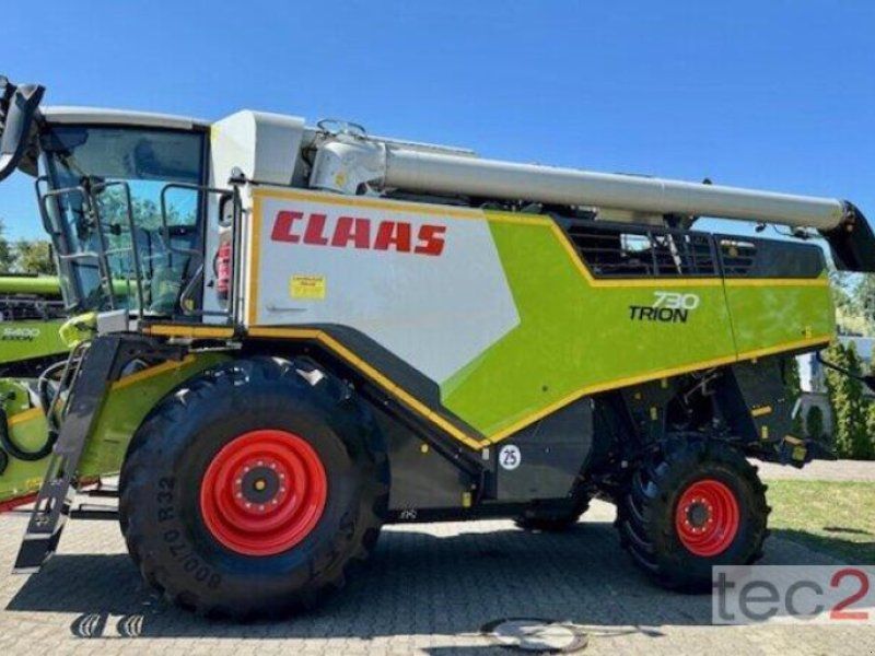Claas Trion 730 mit Varioschneidwerk