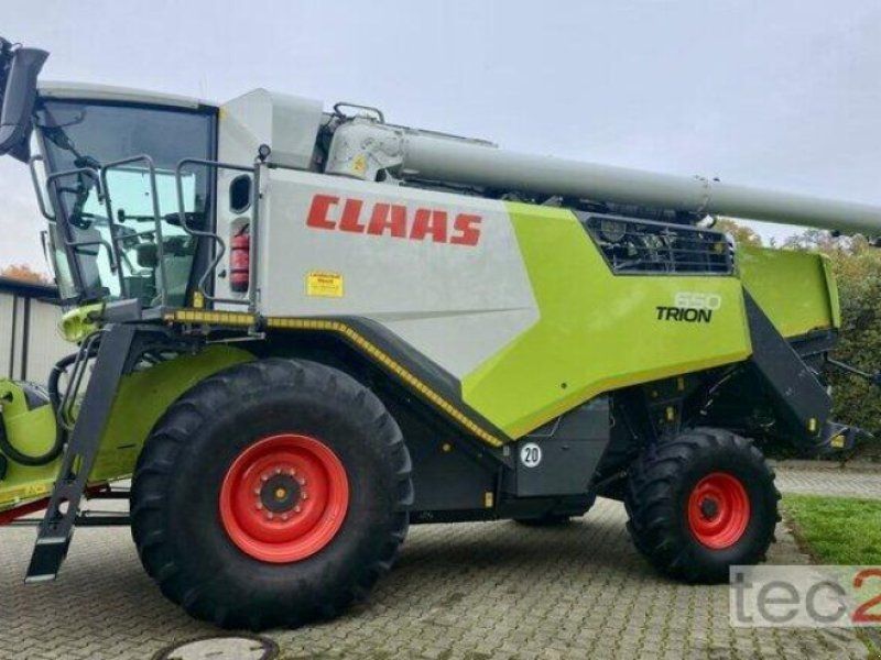Claas Trion 650 mit Schneidwerk