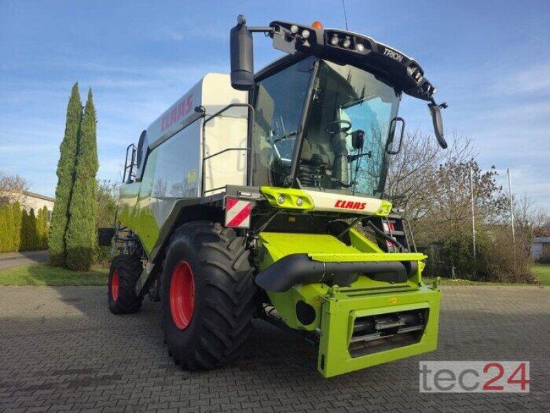 Claas Trion 530 mit Varioschneidwerk