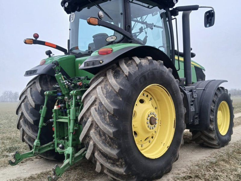 John Deere 7260R