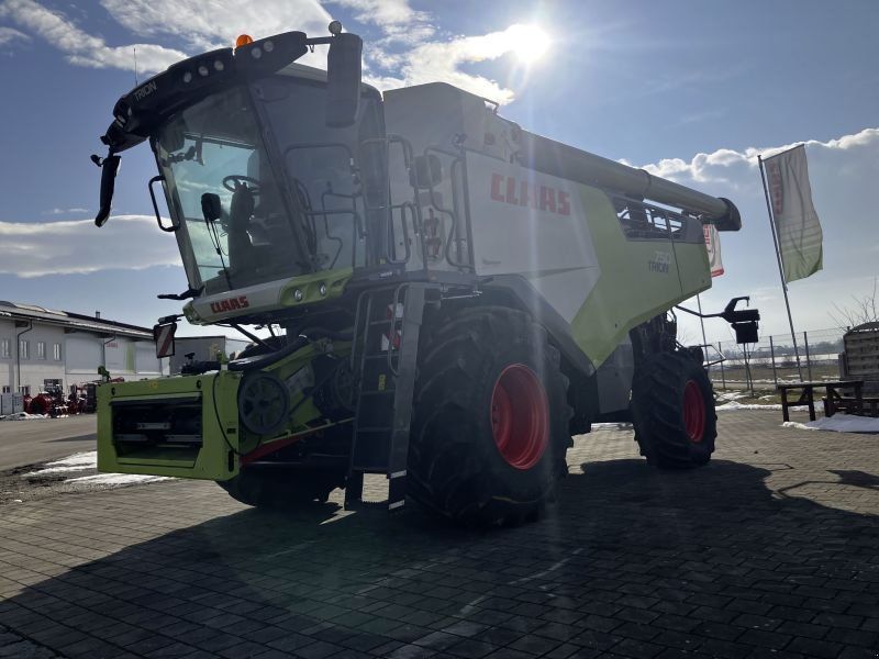 Claas TRION 750 + V770