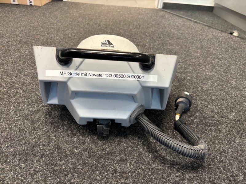 Massey Ferguson Guide mit Noel-Zentimeter-Genauigkeit (RTK)