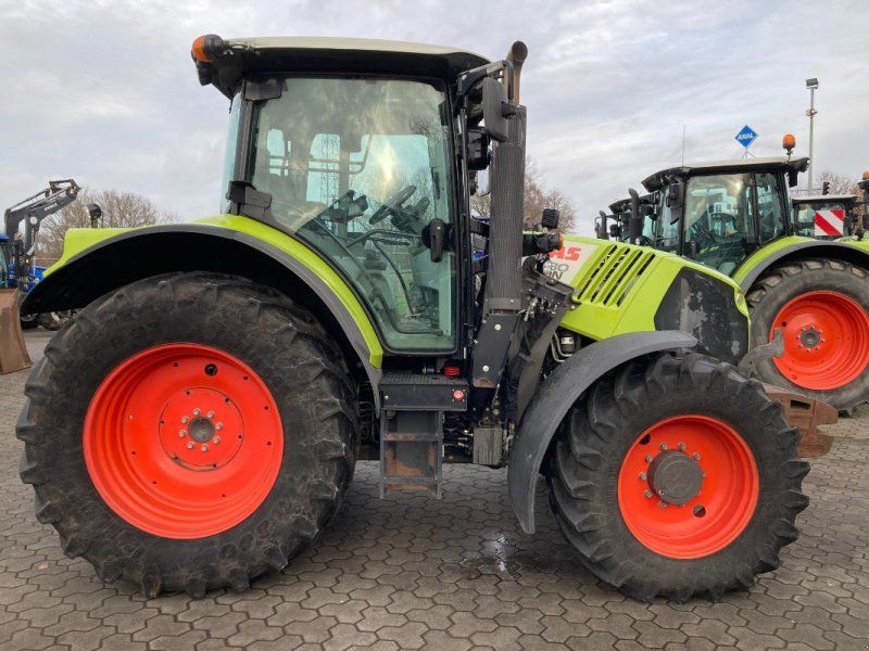 Claas Arion 530