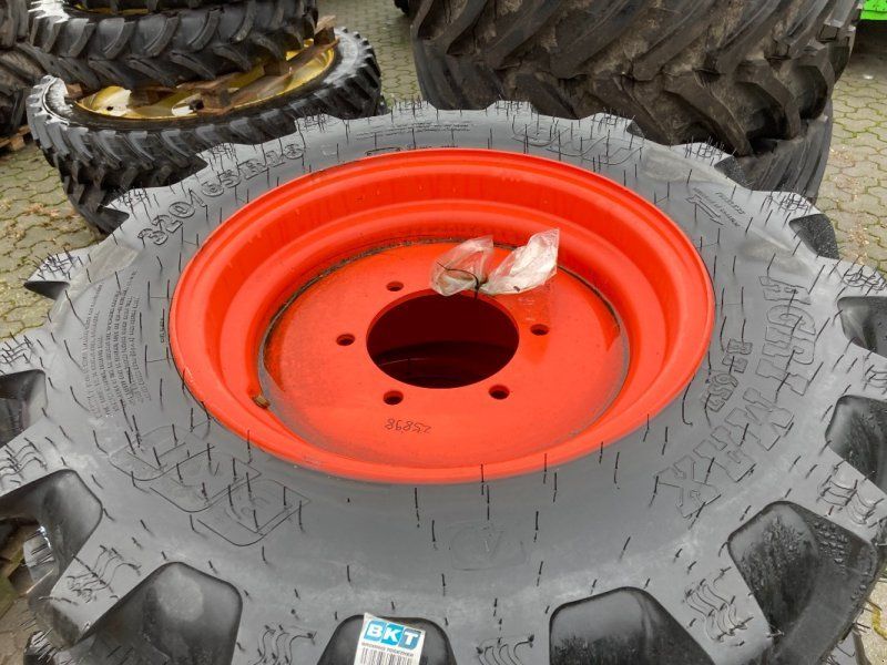 BKT 320/65R18 Mitas 440/70R28