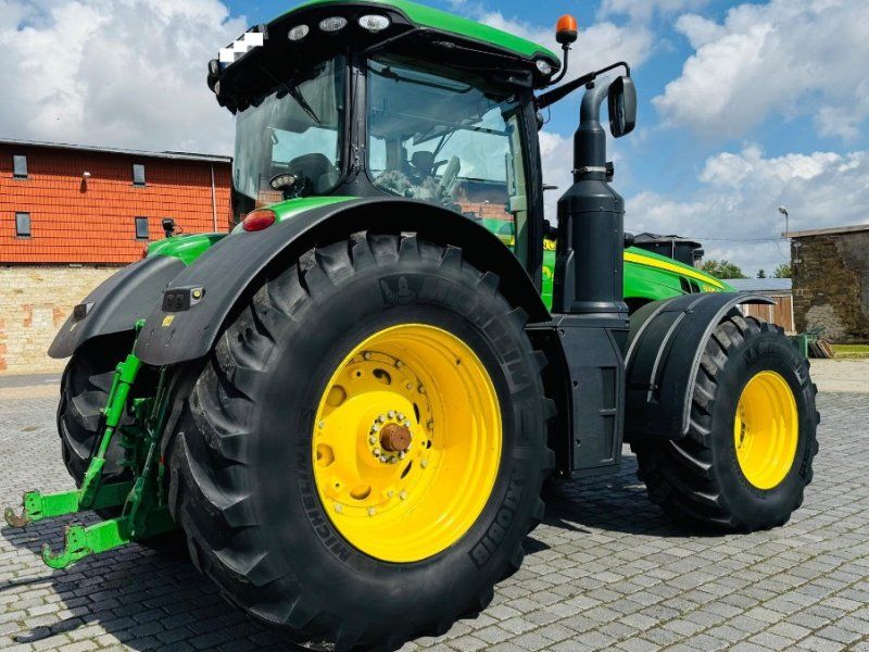 John Deere 8270R