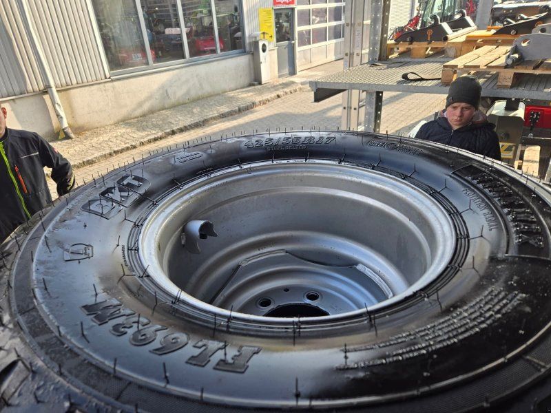 Garnitur 425/55 R17 Ridemax FL693 ET-85