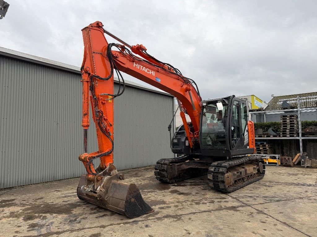 Hitachi ZX 135 US 5-B