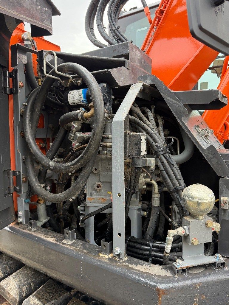 Hitachi ZX 135 US 5-B