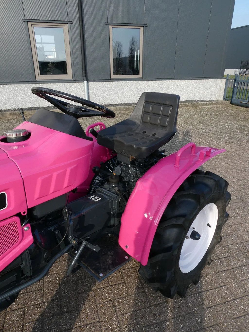 Yanmar YM1301 4wd / 339 Draaiuren / Pink Edition