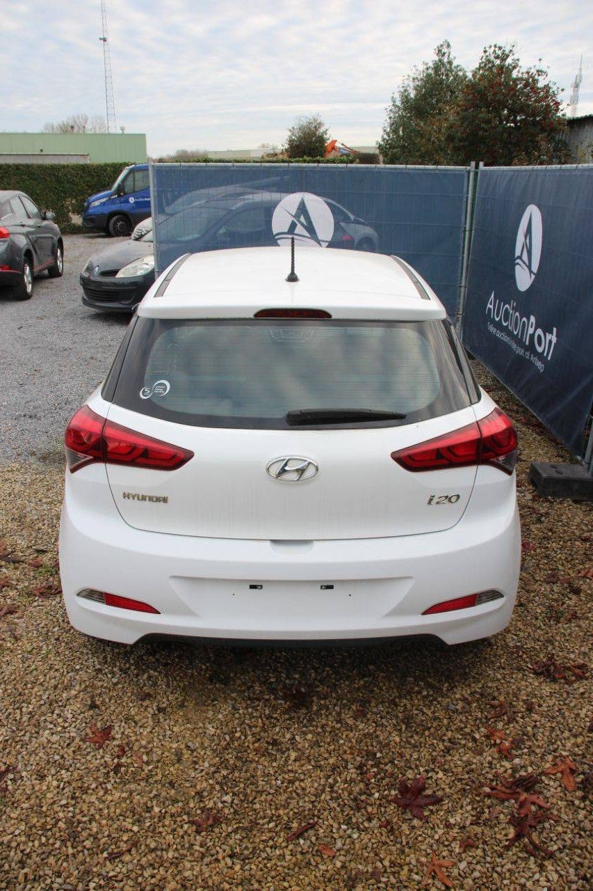 Pkw Hyundai i20 Benzin 2018 (Marge)