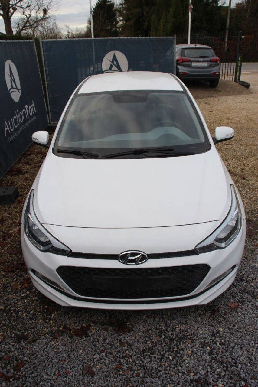 Pkw Hyundai i20 Benzin 2018 (Marge)
