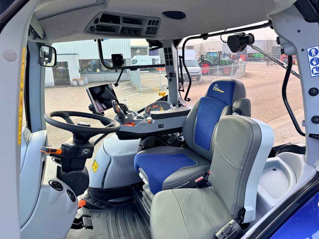 New Holland T6.180 AC Stage V Blue Power GPS