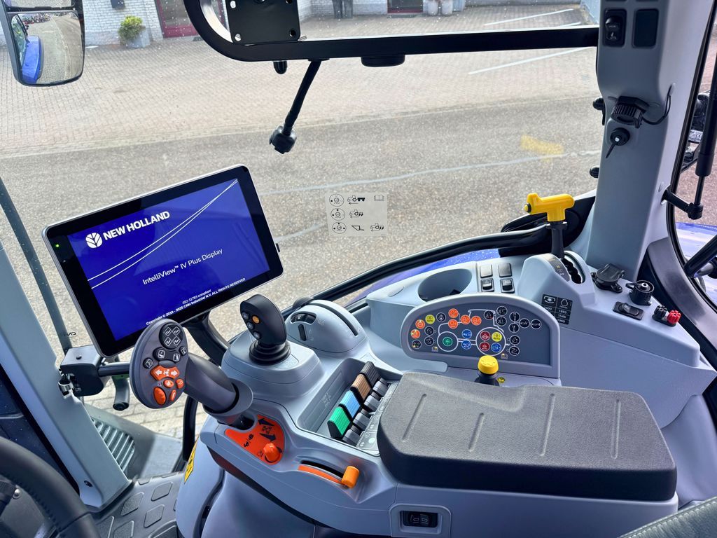 New Holland T6.180 AC Stage V Blue Power GPS
