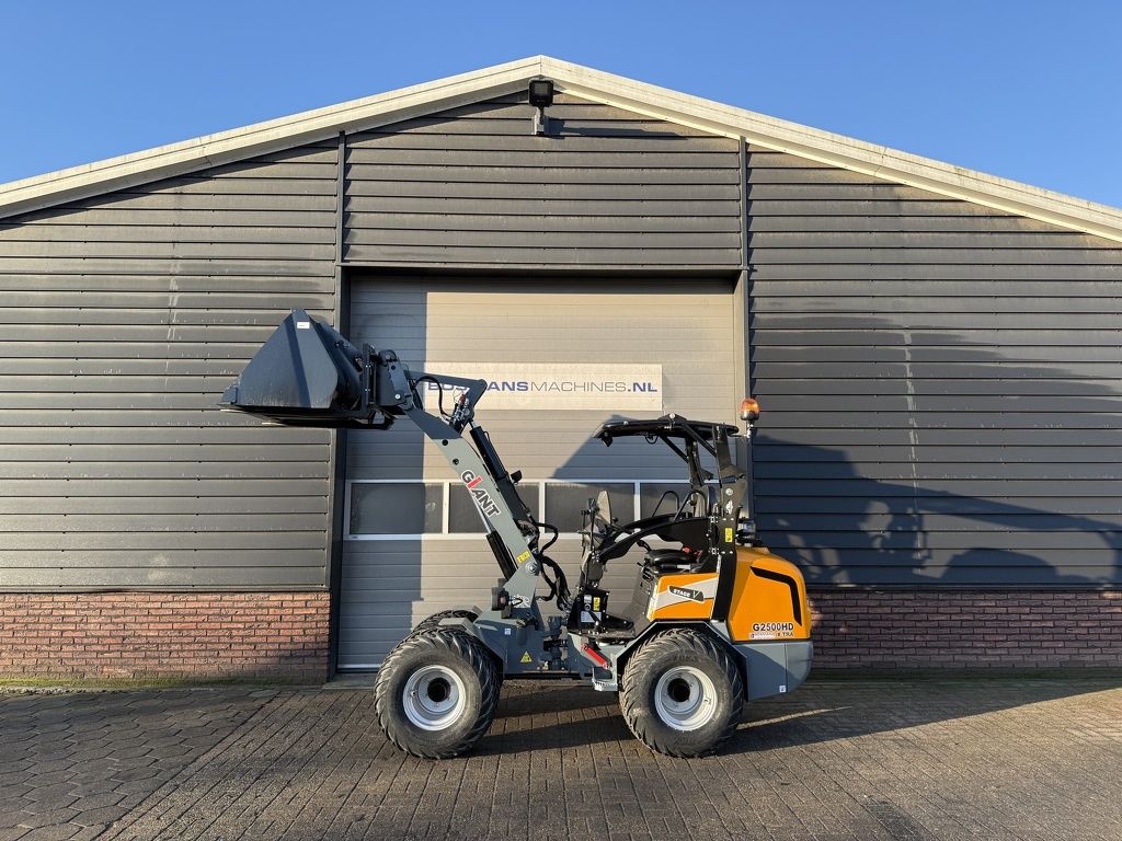 Giant G2500 X-TRA HD minishovel / kniklader NIEUW