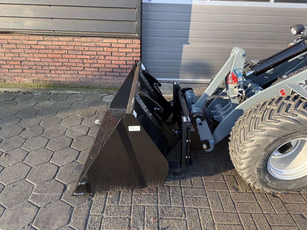 Giant G2500 X-TRA HD minishovel / kniklader NIEUW