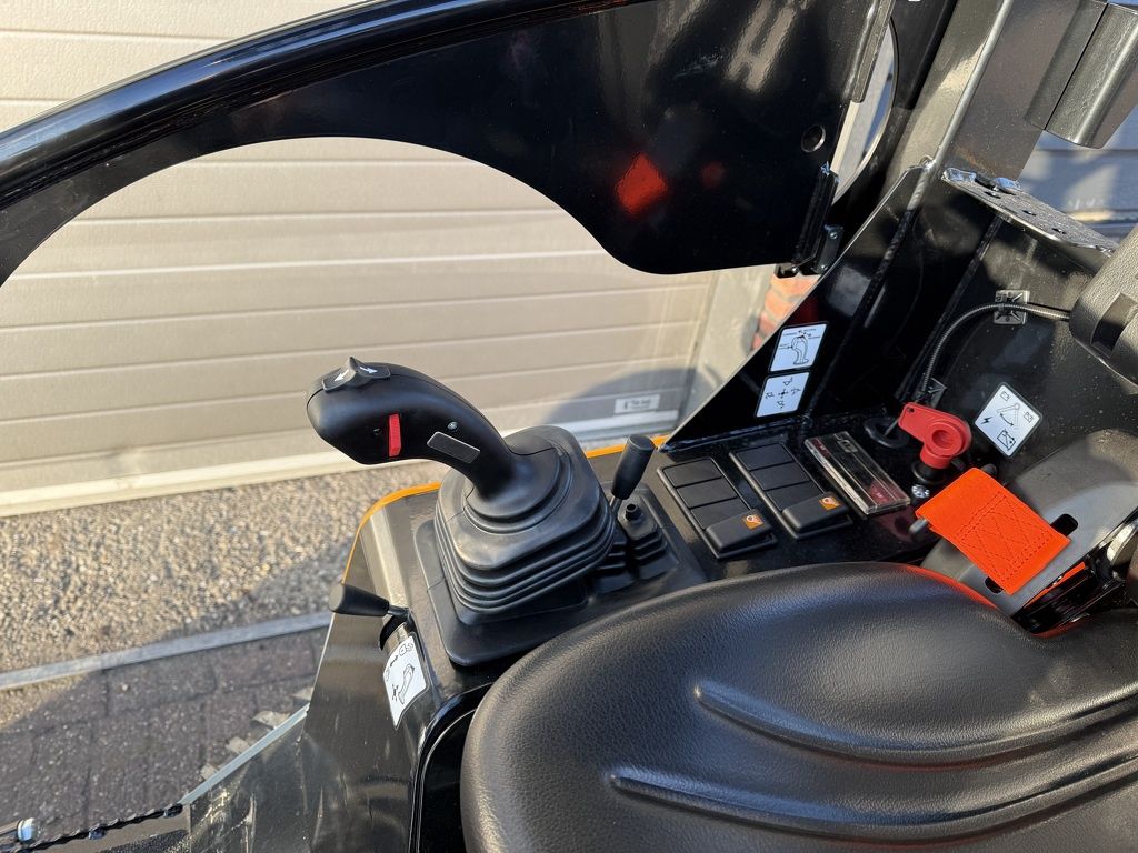 Giant G2500 X-TRA HD minishovel / kniklader NIEUW