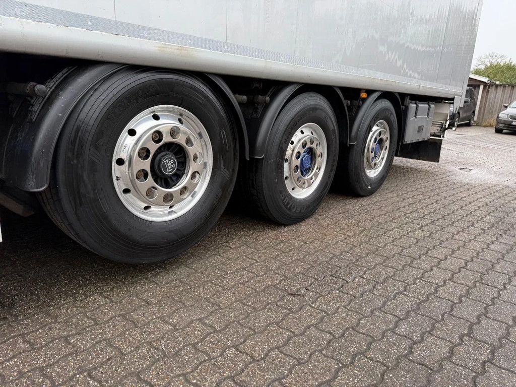 Kraker CF 200 92m3 Cargo Floor Liftas Alcoa Zilver metallic