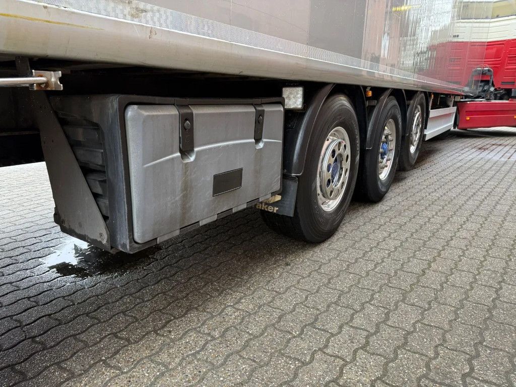 Kraker CF 200 92m3 Cargo Floor Liftas Alcoa Zilver metallic