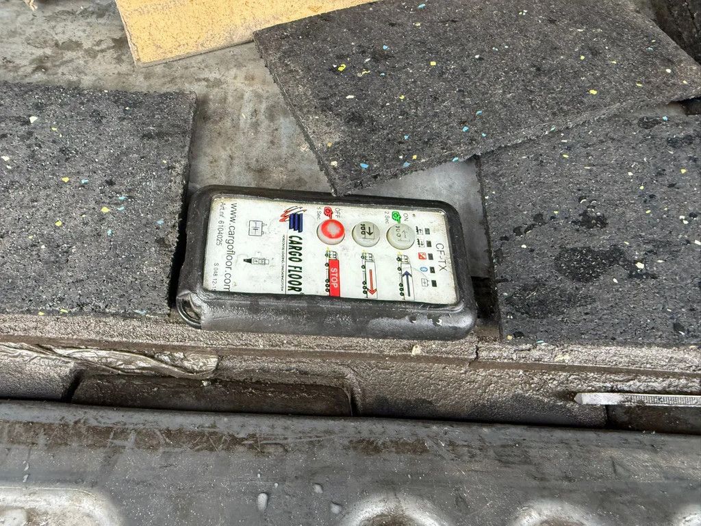 Kraker CF 200 92m3 Cargo Floor Liftas Alcoa Zilver metallic