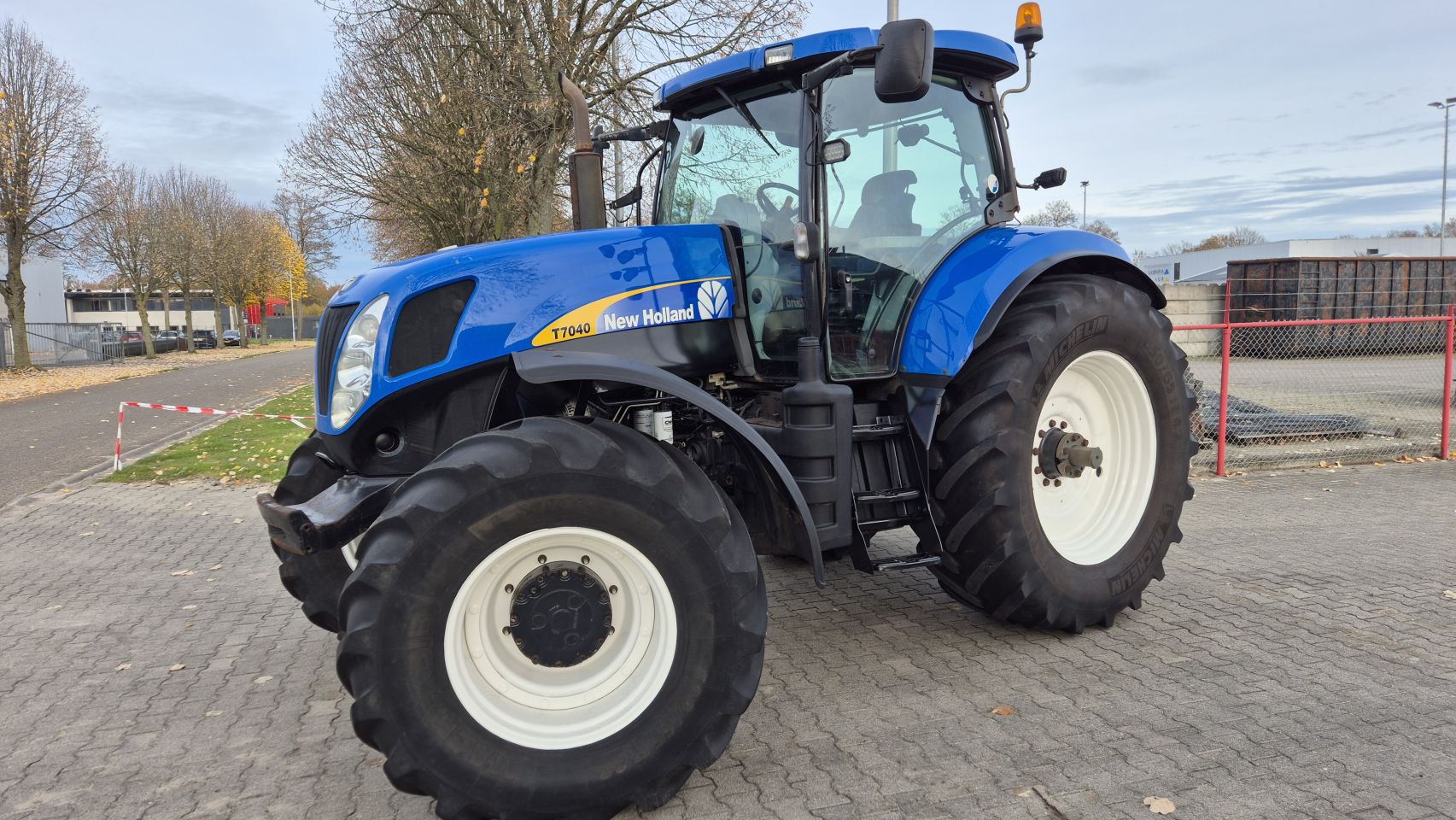New Holland T7040 PC 40Kmh. Lucht geveerde vooras en cabine