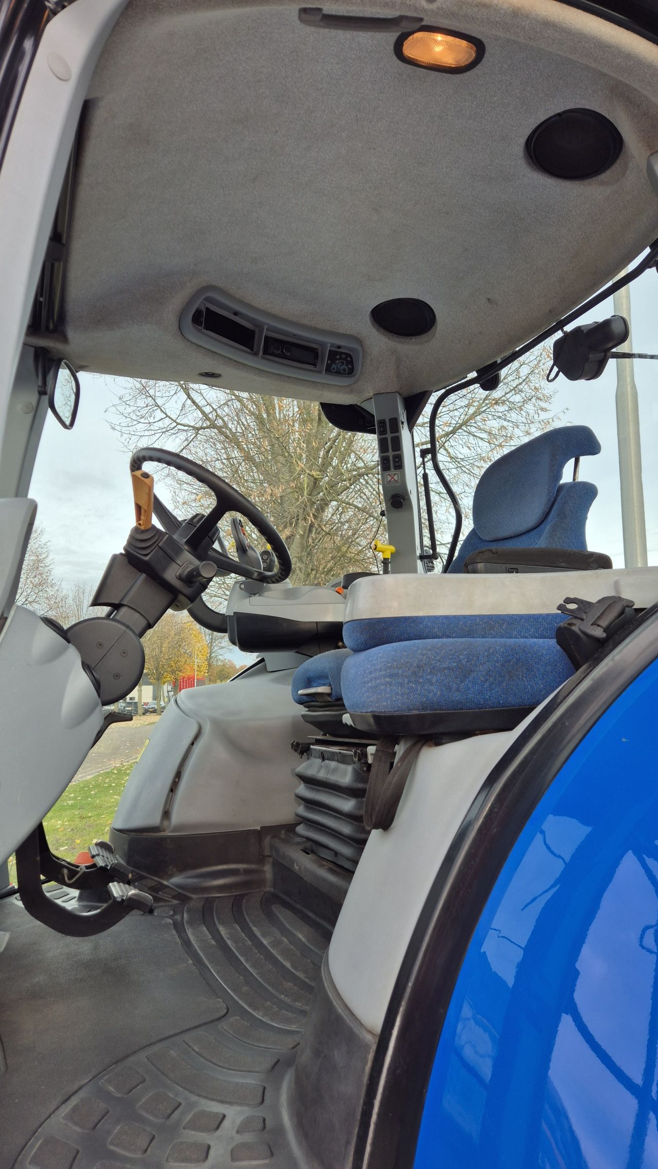 New Holland T7040 PC 40Kmh. Lucht geveerde vooras en cabine