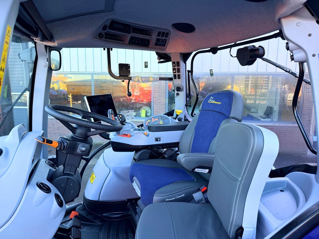 New Holland T6.180 AC Stage V Blue Power