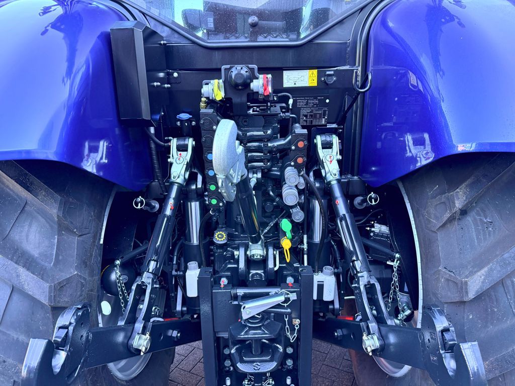 New Holland T6.180 AC Stage V Blue Power