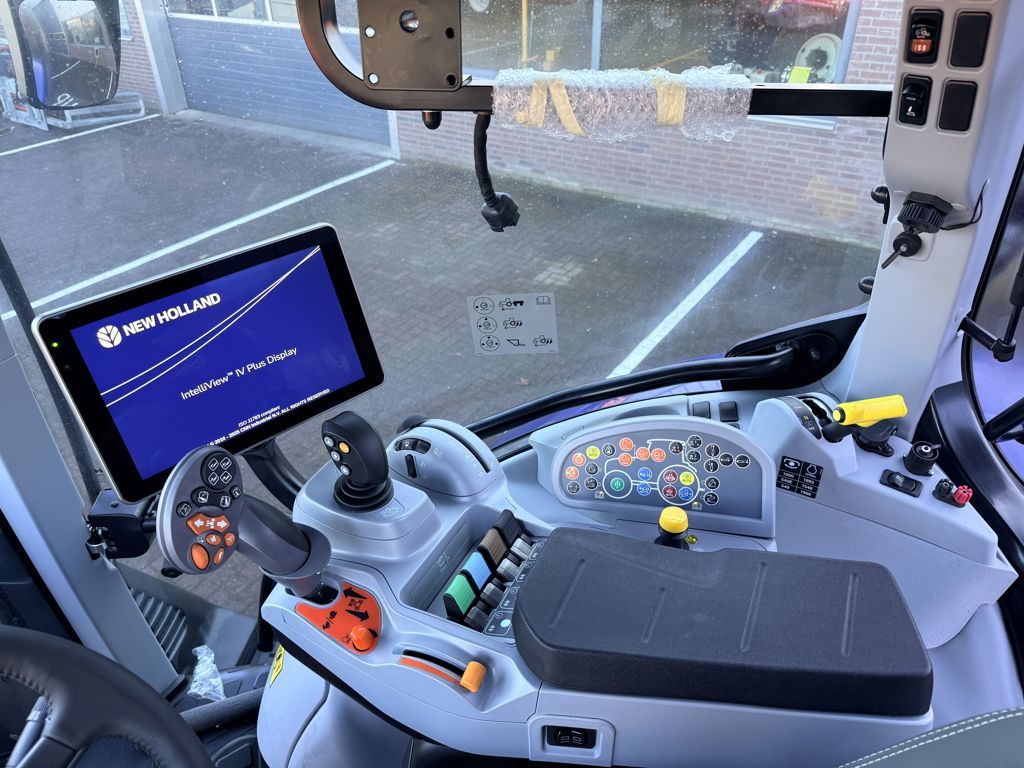 New Holland T6.180 AC Stage V Blue Power