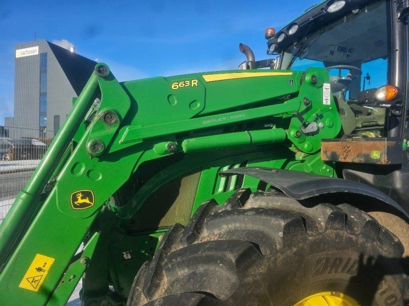 John Deere 6215 R