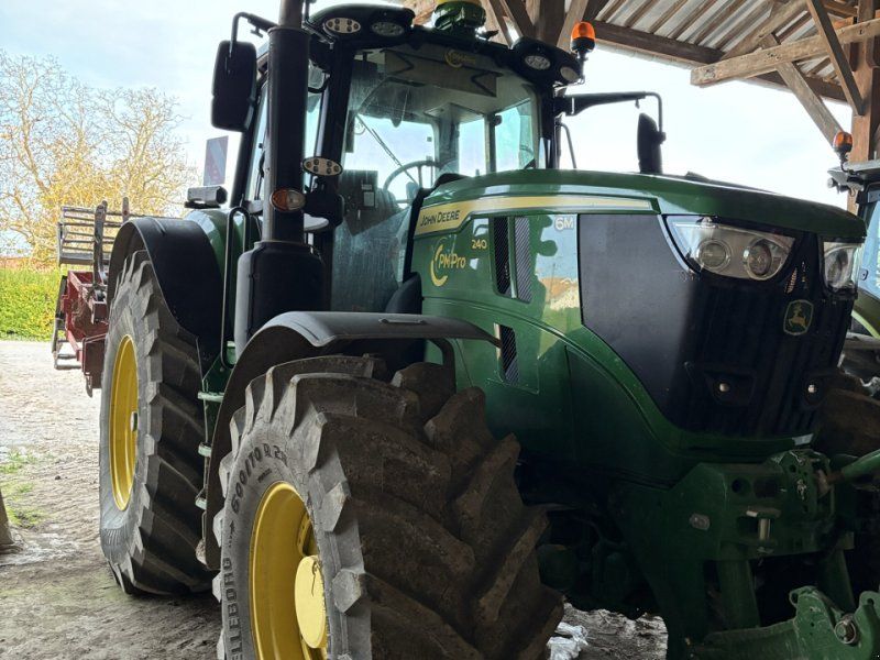 John Deere 6M240