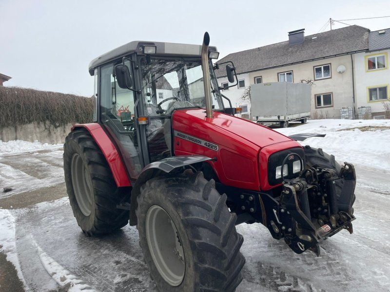 Massey Ferguson 4225-4