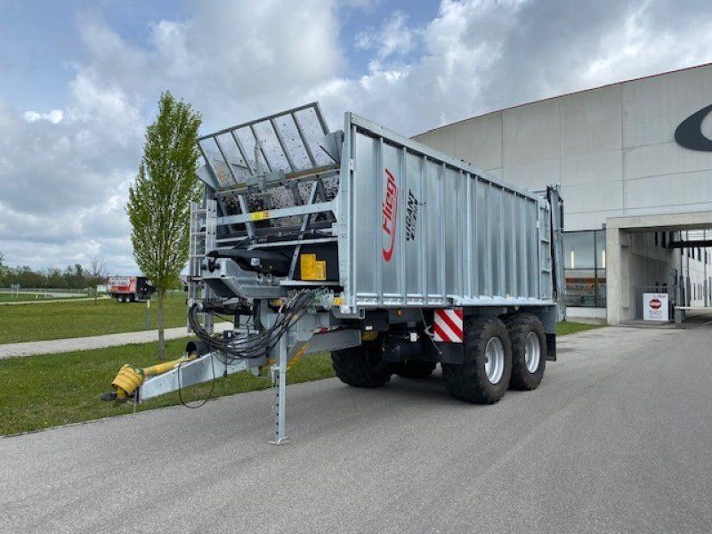 Fliegl Gigant ASW 271 mit Streuwerk V2