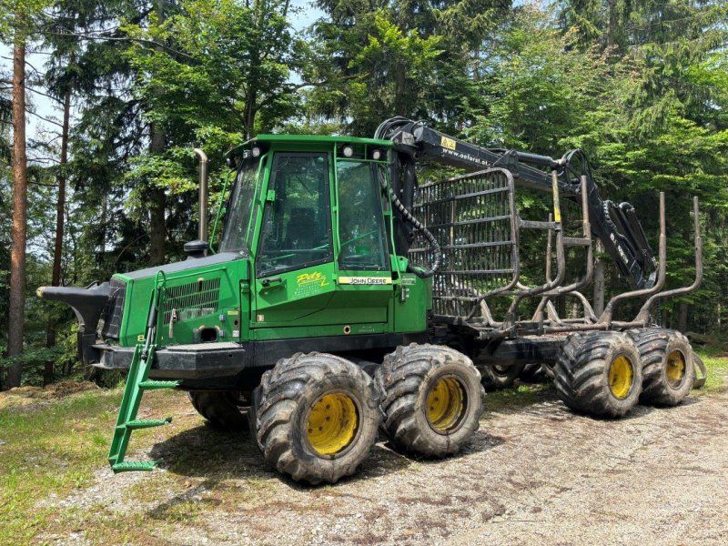 John Deere 810 D