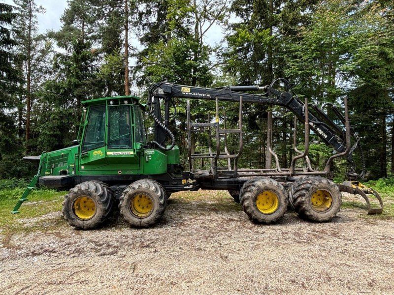 John Deere 810 D