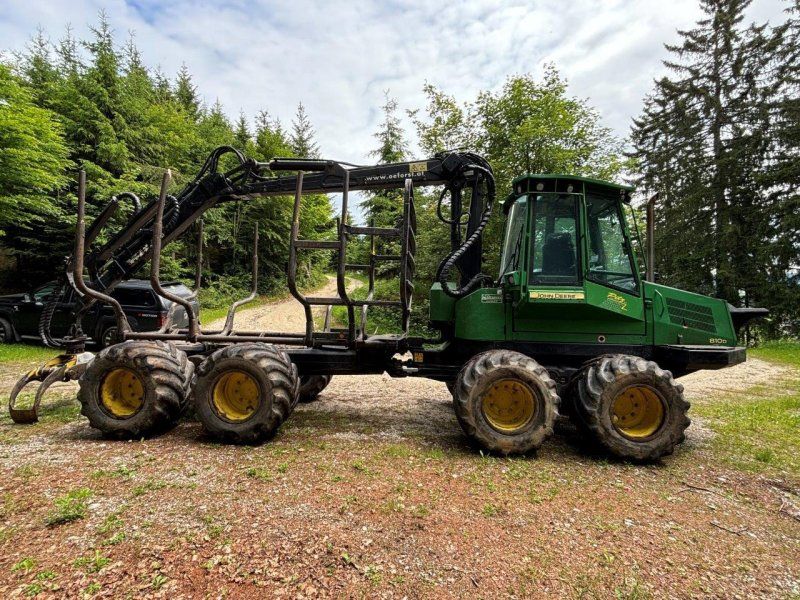 John Deere 810 D