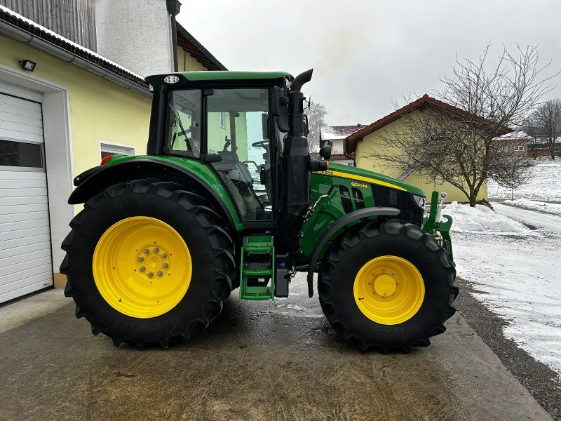 John Deere 6090M