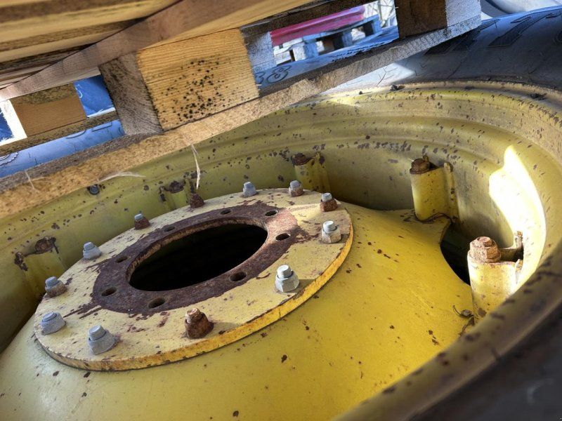 BKT Komplet 520/85R38